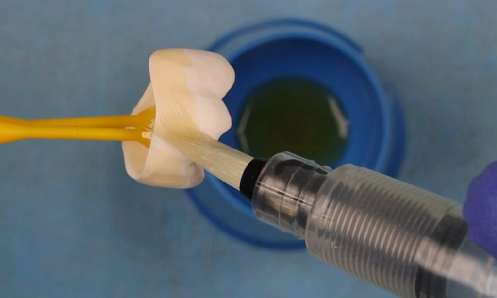 ZIRCONIUM COLOURING LIQUID